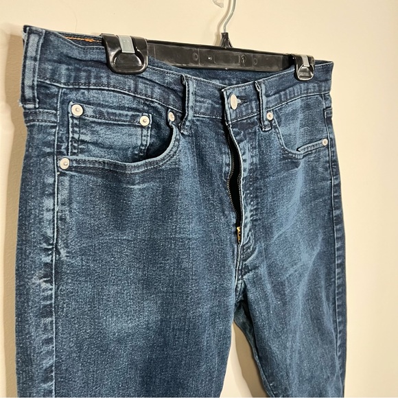 Levi’s dark wash skinny Jean. - Picture 3 of 4